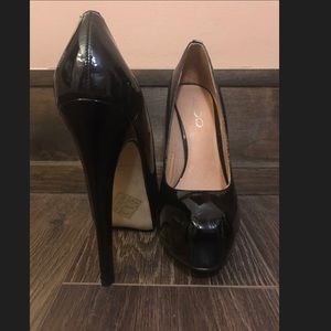 Black Patent Leather high Heels. Woman's size: 5.5